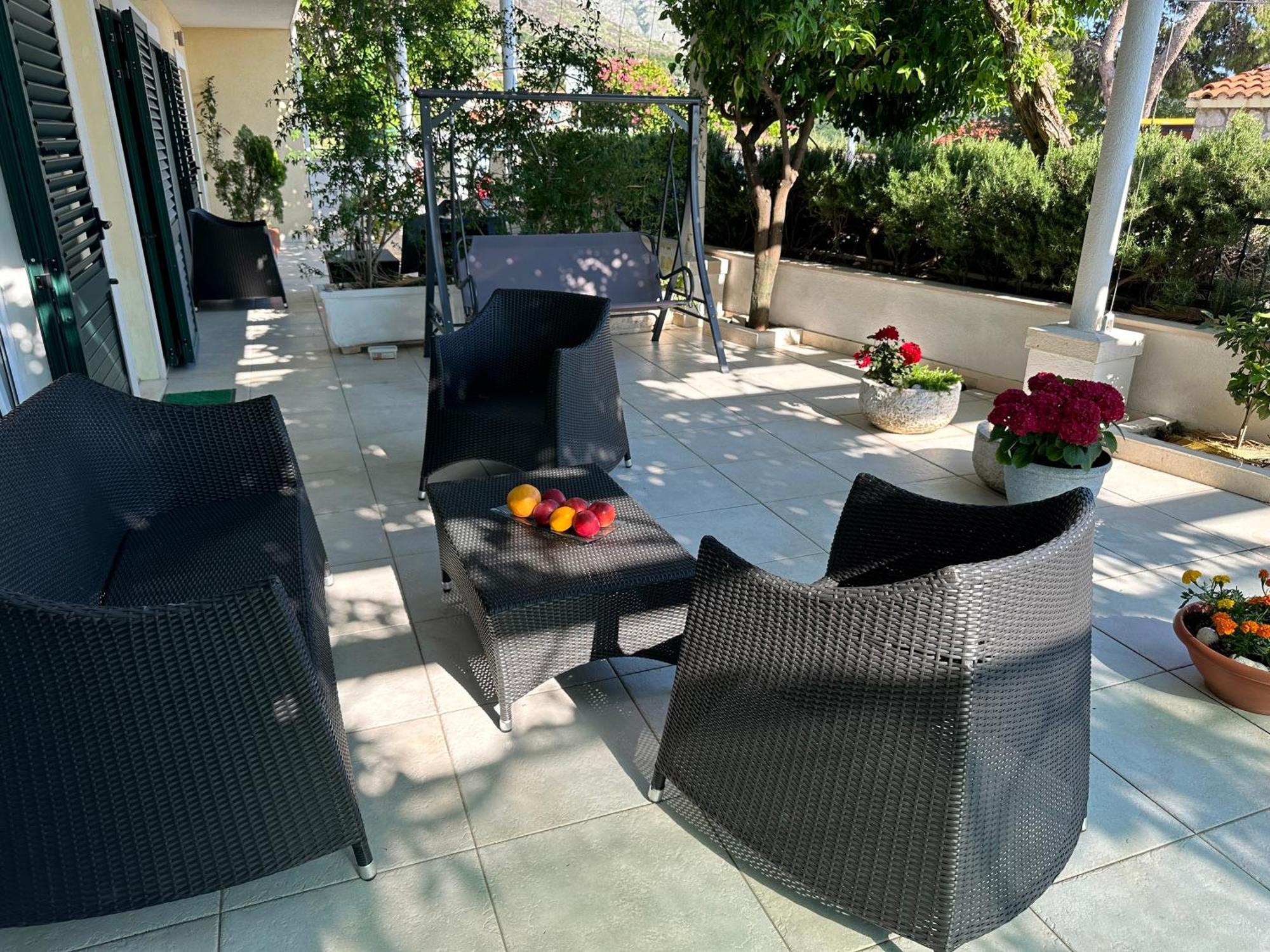 Spacious 1 Bedroom 4 Star Apartment, Mlini Exterior photo