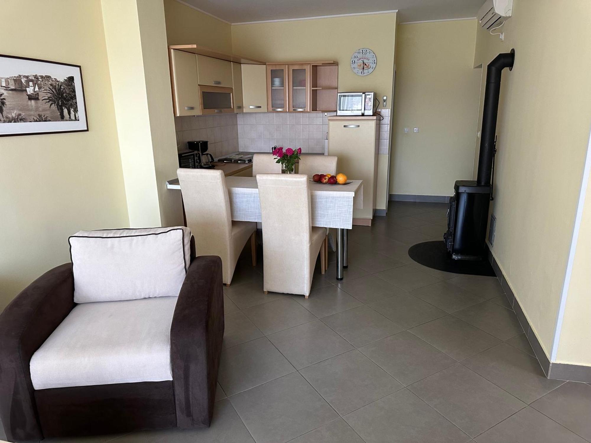 Spacious 1 Bedroom 4 Star Apartment, Mlini Exterior photo