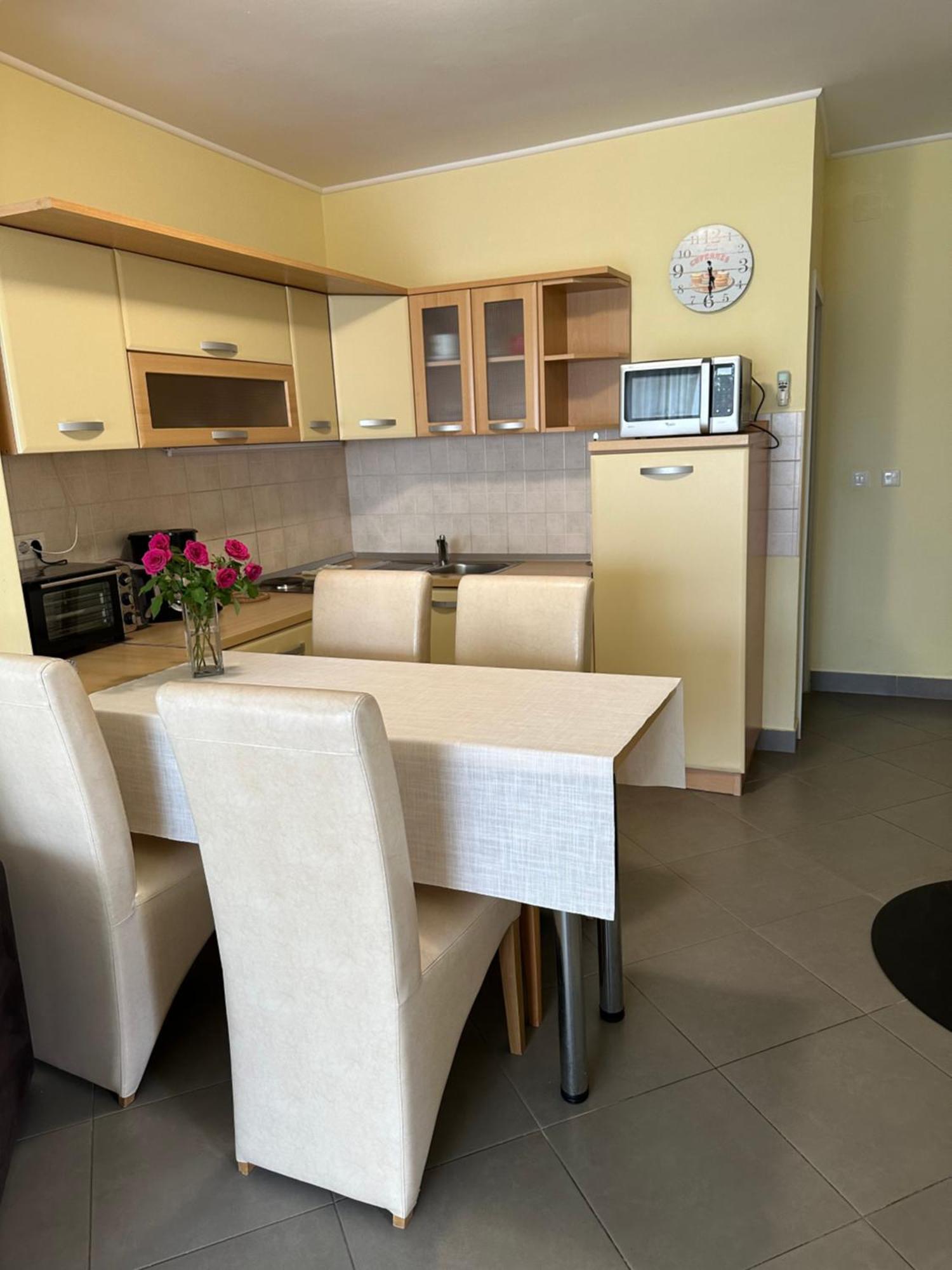 Spacious 1 Bedroom 4 Star Apartment, Mlini Exterior photo