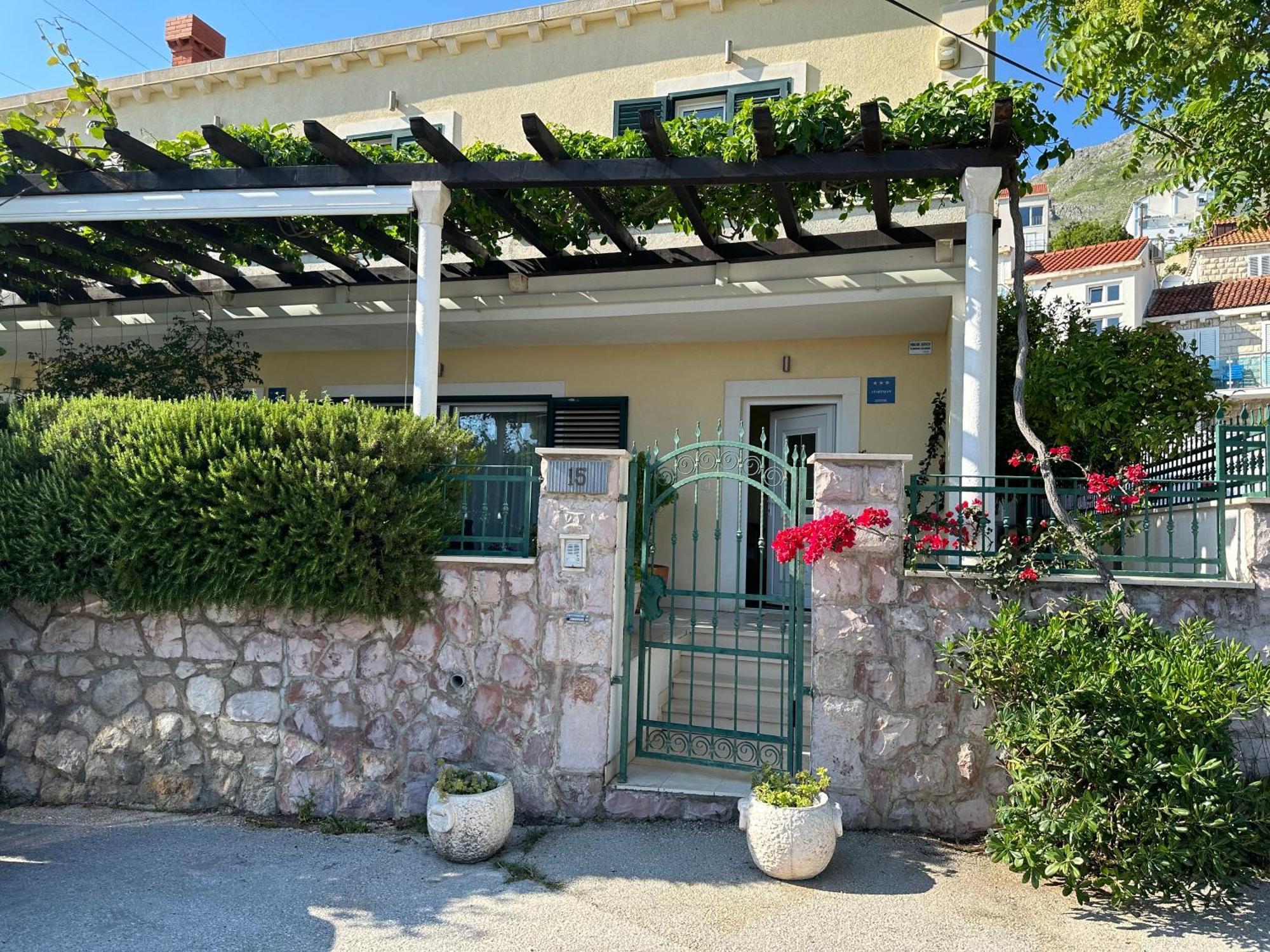 Spacious 1 Bedroom 4 Star Apartment, Mlini Exterior photo