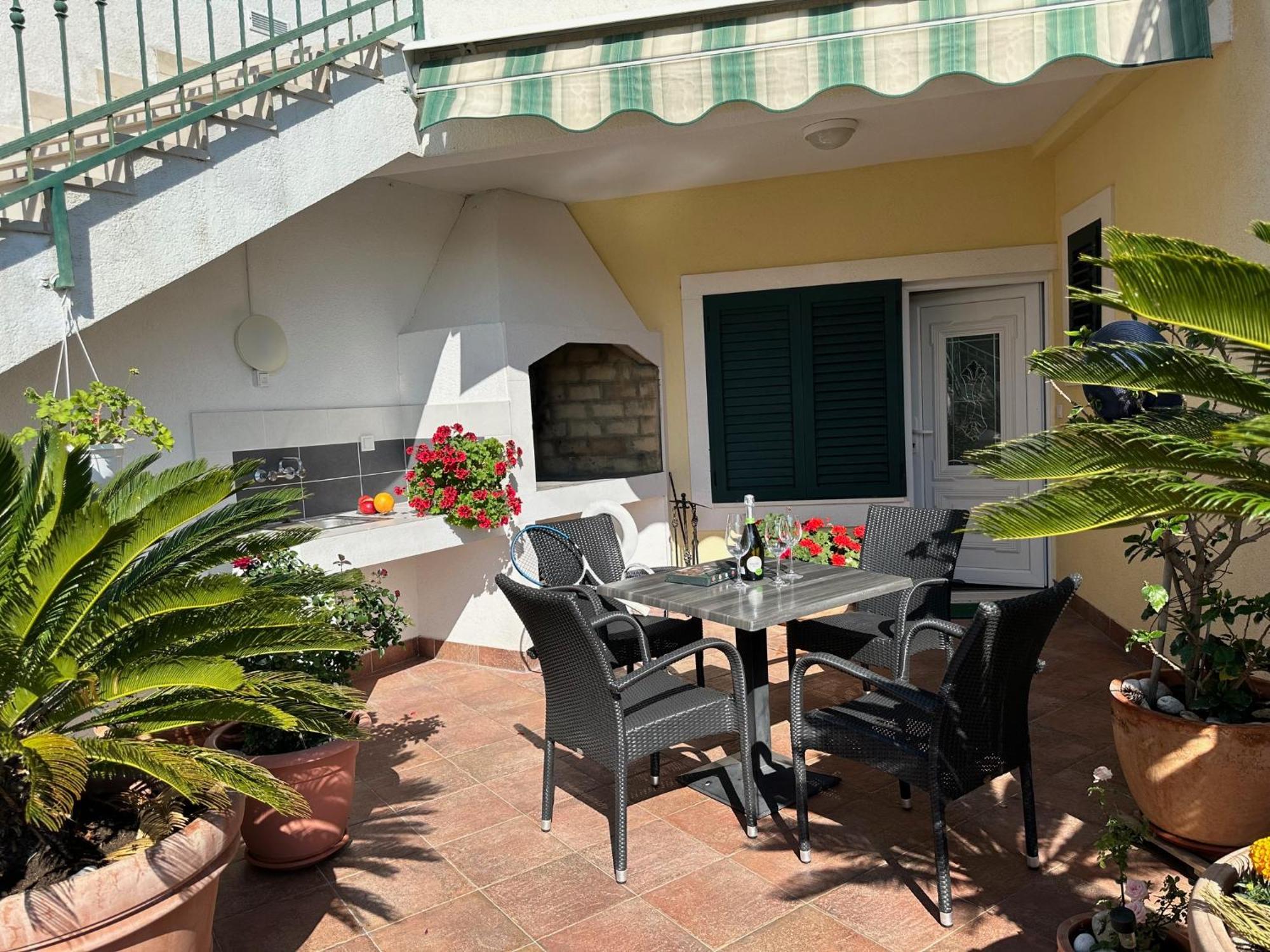 Spacious 1 Bedroom 4 Star Apartment, Mlini Exterior photo